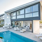 Villa White Pearl