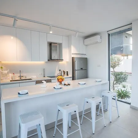 Vila White Pearl Protaras