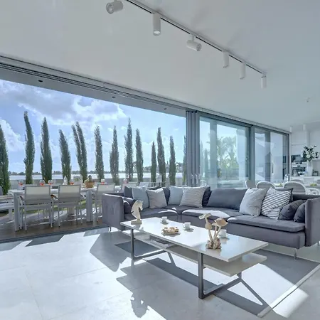Vila White Pearl Protaras
