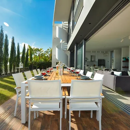 Vila White Pearl Protaras